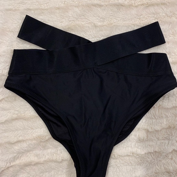**HP** Zara sold-out two piece black Bikini with cut out waist-hip - Picture 6 of 8